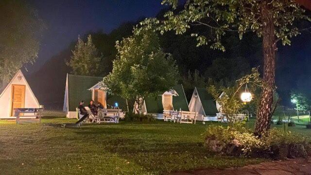 Una Kamp Hotel Босанска Крупа Екстериор снимка