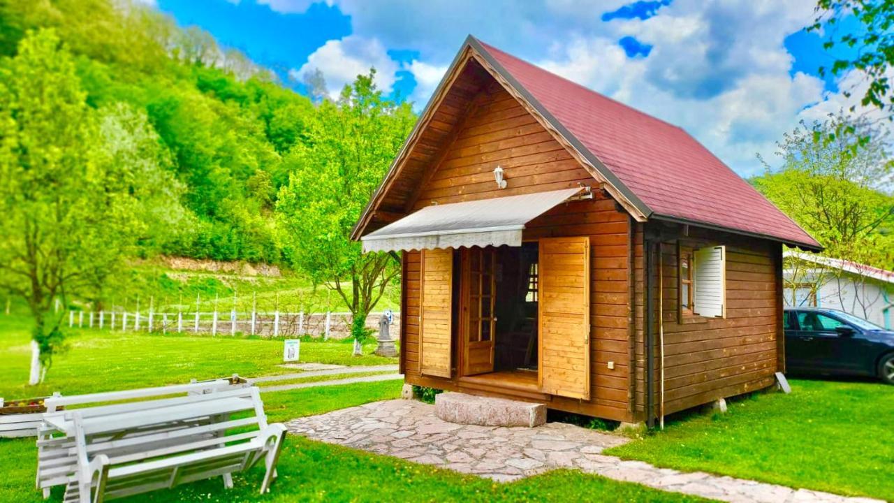 Una Kamp Hotel Босанска Крупа Екстериор снимка
