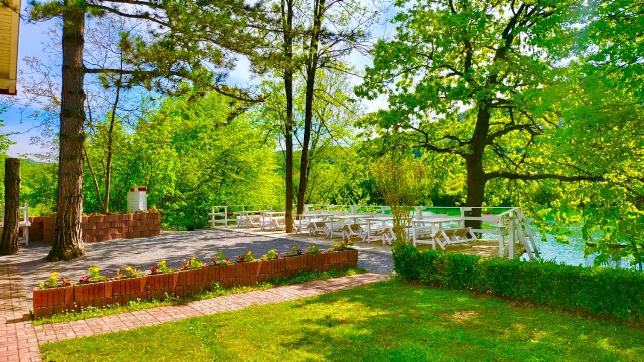 Una Kamp Hotel Босанска Крупа Екстериор снимка