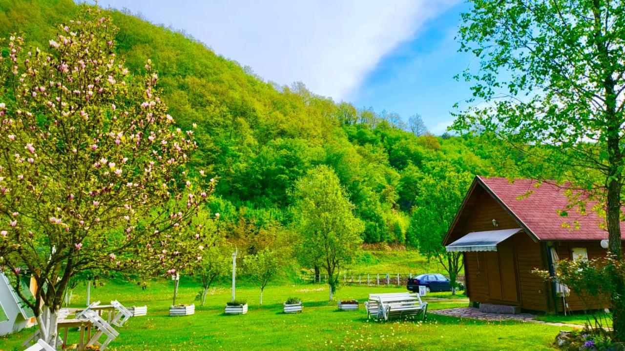 Una Kamp Hotel Босанска Крупа Екстериор снимка